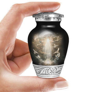 American US Flag Patriotic Eagle Urn for Human Ashes | Large Handcrafted Funeral Memorial | Decorative Cremation Urn for Women and Men